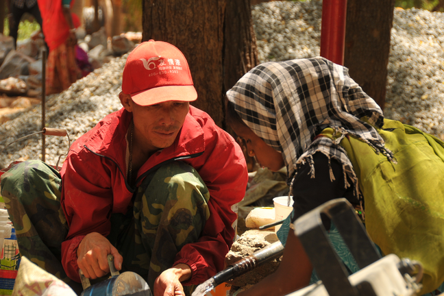 油漆無國界，互助友情漆